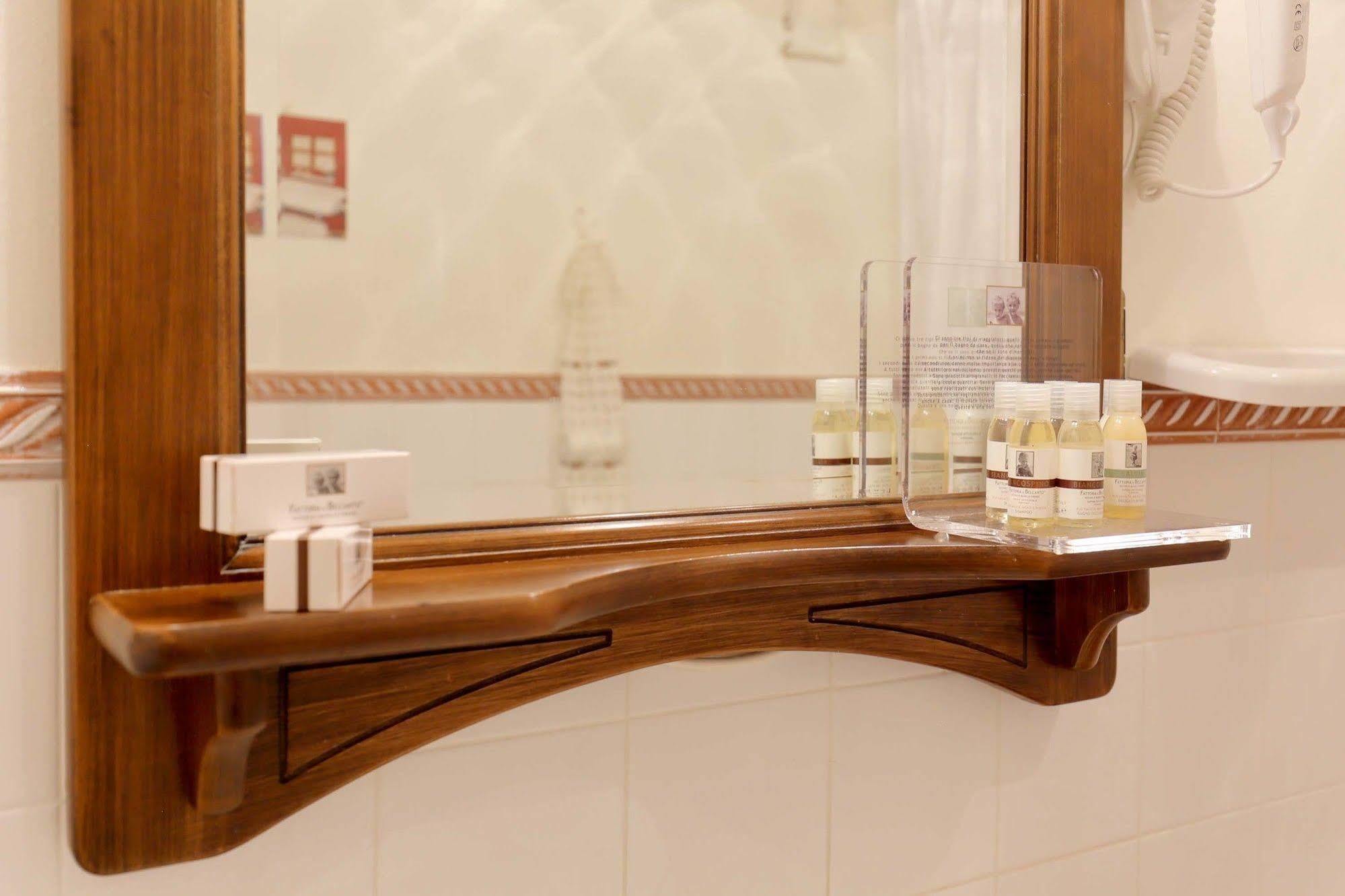 Antica Dimora Patrizia Hotel Montecarlo Luaran gambar